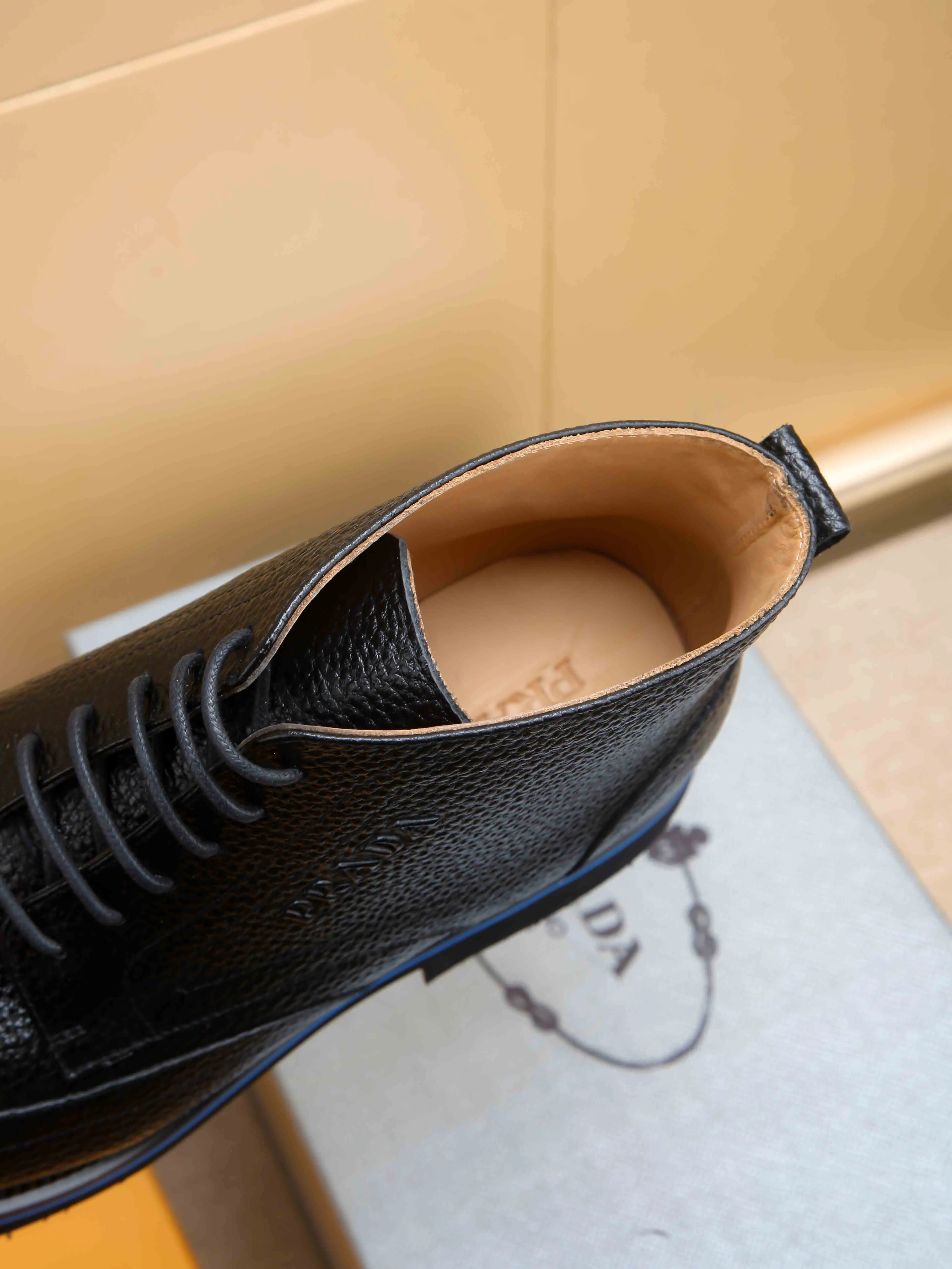 Men's shoes 💰620 💰 PRADA*——◾ Prada~Thick-soled men's shoes, original single-level perfect boutique, brogue style men's formal casual leather shoes, luxurious materials, imported cowhide, with water-dyed cowhide lining, 4.5cm increased PU foam lightweight outsole, perfectly restore the original classic, purchase the original 1:1 accurate replica, welcome all comparisons 🆚, the design is full of modernity, versatile and fashionable urban men! Size: 39-44 (38.45.46.47 customized)